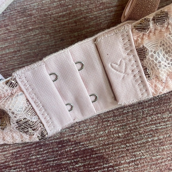 Victorias Floral Lace Underwire Bra - Pink 34D - Picture 12 of 13